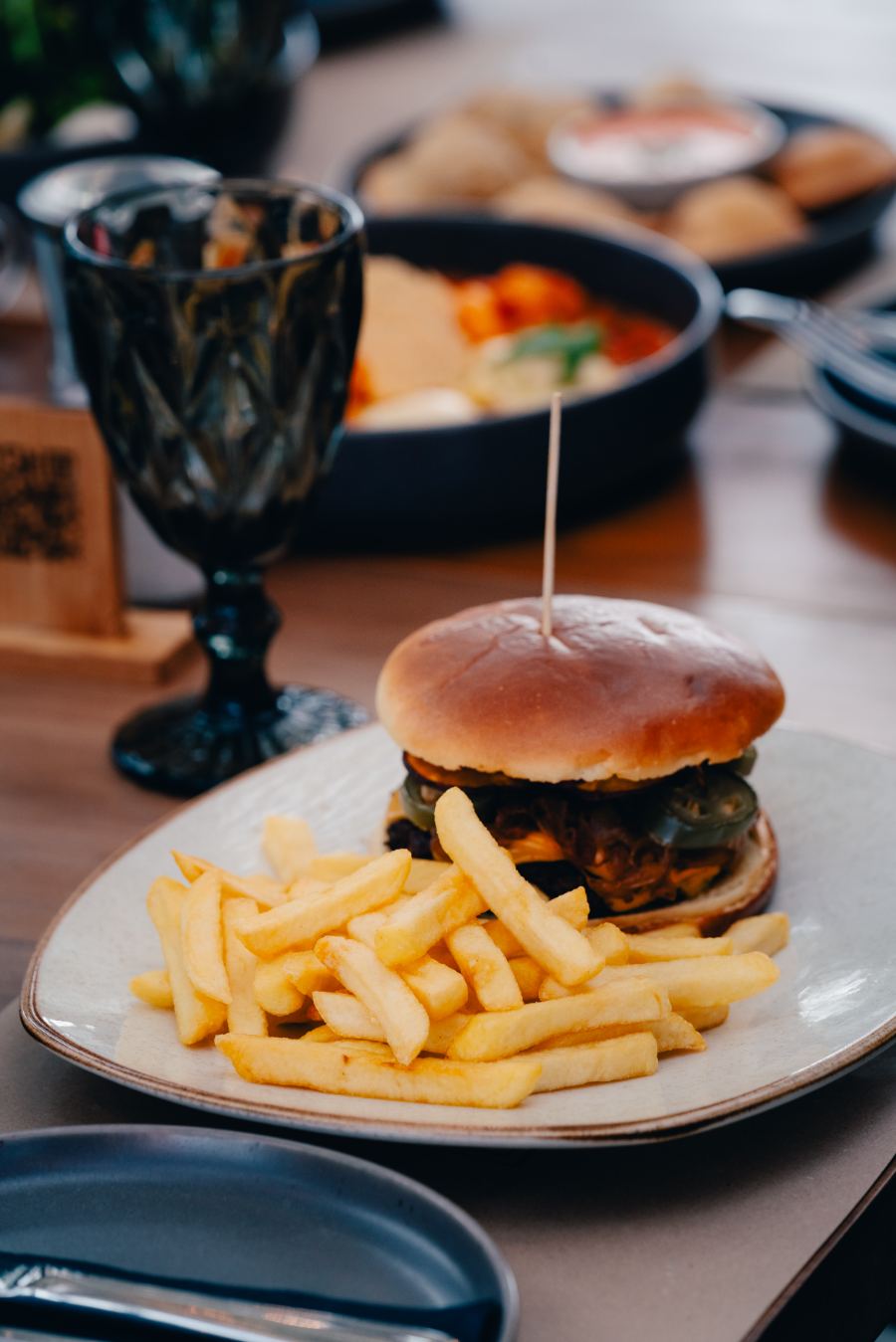 Hamburguesa con papas fritas